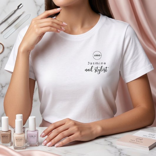 シンプルな従業員名ロゴ ネイルスタイリスト 白 Tシャツ