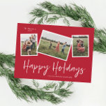 シンプルな手書きのホリデーカード3枚の写真コラージュ シーズンカード<br><div class="desc">シンプルな手書きの「ホリデーシーズンおめでとう」文字の付いた3枚の写真コラージュ。背景とフォントの色は、お好みの写真の色彩に合わせて完全にカスタマイズできます。 このデザインをカスタマイズするには編集ボタンをクリックしてください。</div>