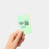 シンプルな最小QRコードにロゴとスキャンコード名を追加します バッジ (手持ち)