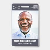 シンプルな楕円ロゴ  従業員の写真 名前 バーコード バッジ (正面)