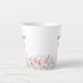 シンプルな水彩花柄ガーデンベビーシャワー カフェラテマグ (正面)