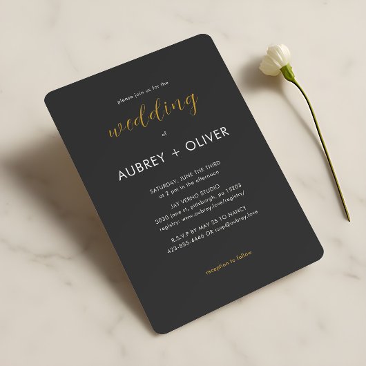 シンプルな白黒のタイポグラフィーの結婚式の招待状 招待状