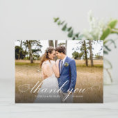 シンプルな筆記体でエレガントな結婚式のお礼の写真 カード (スタンド正面)