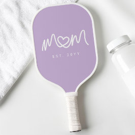 シンプルな紫色のハートのスクリプト Mom Established Est ピックルボールラケット