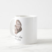 シンプルな結婚式のカップルの顔の写真と名前の日付 コーヒーマグカップ (正面左)