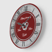 シンプルな結婚指輪 カスタマイズ シルバー アニバーサリー ラージ壁時計 (傾斜)