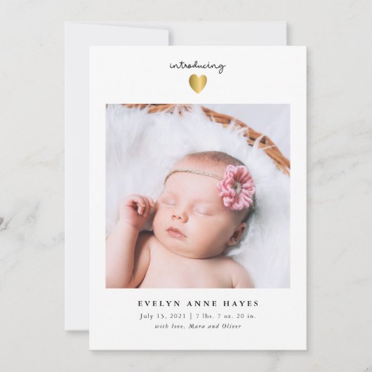 シンプルな金ゴールドのハートのベビーの写真の誕生の発表 招待状 (正面)