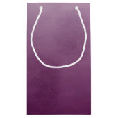 シンプルな金ゴールドのモノグラムとのエレガントなブラシをかけられた紫色 スモールペーパーバッグ (裏面)
