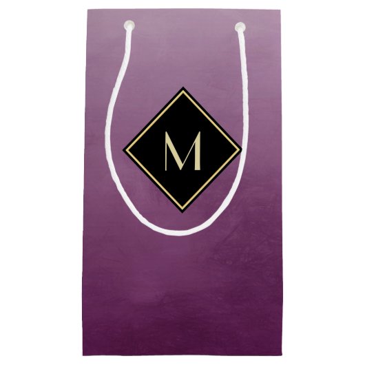 シンプルな金ゴールドのモノグラムとのエレガントなブラシをかけられた紫色 スモールペーパーバッグ (正面)