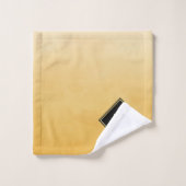 シンプルな金ゴールドのモノグラムとのエレガントなブラシをかけられた黄色 バスタオルセット (ウォッシュタオル)