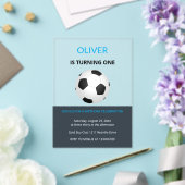 シンプルな青のサッカー少年 1歳の誕生日 アクリル招待状 (インサイチュ (ウェディング))