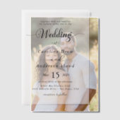 シンプルな黒と白の結婚式オーバーレイ ベラム紙招待状 (オフセット (カップル))