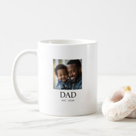 シンプルな黒の「Dad Established」写真 コーヒーマグカップ
