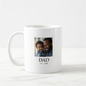シンプルな黒の「Dad Established」写真 コーヒーマグカップ (左)