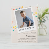 シンプルな6歳の誕生日招待状 青い写真 招待状 (スタンド正面)