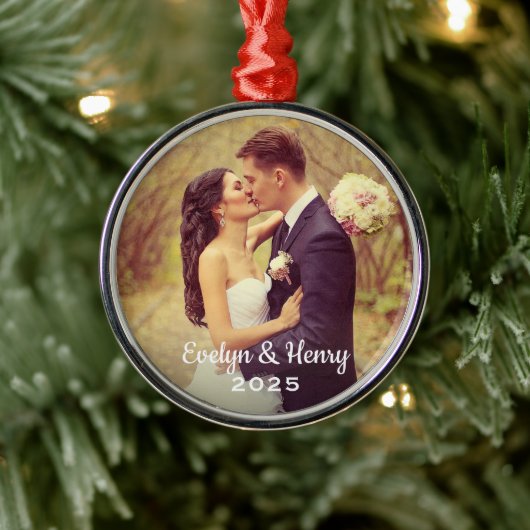 シンプルにエレガントなウェディングフォトホワイトスクリプトモノグラム メタルオーナメント (ツリー)