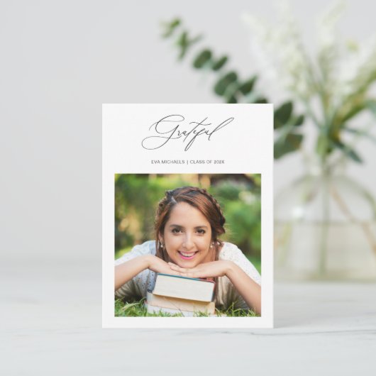 シンプルに感謝の気持ちを込めた卒業写真のサンクスメッセージカード ポストカード (スタンド正面)