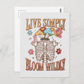 シンプルに生きる、開花 – スケルトンとキノコ ポストカード (正面/裏面)