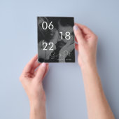 シンプルの写真を保存する日付QRコード チラシ (手)