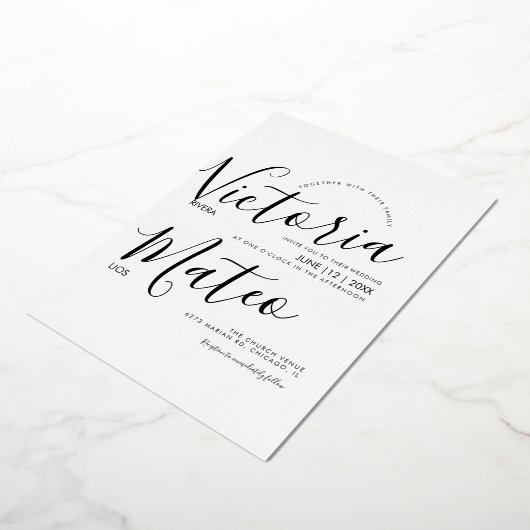 シンプルはっきりしたスクリプトタイポグラフィ結婚白黒 箔招待状 (回転した状態)