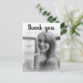 シンプルはっきりしたタイポグラフィモダン卒業 ポストカード (スタンド正面)