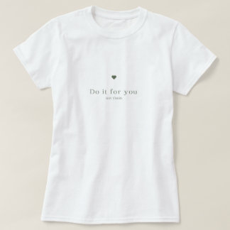 シンプルやる気を起こさせるハート付き白Tシャツ Tシャツ