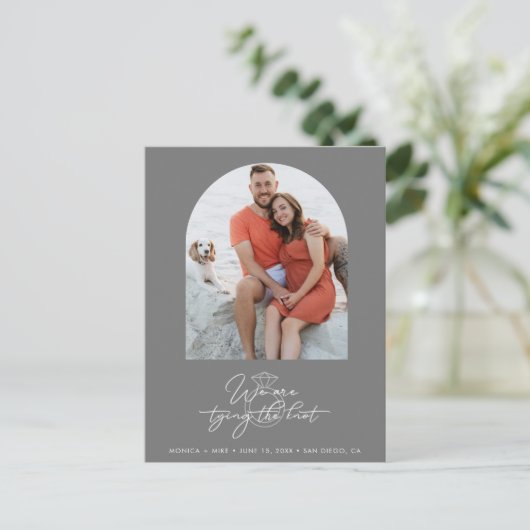 シンプルアーチフォトバジェットウェディング日付を保存 案内ポストカード (スタンド正面)