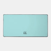 シンプルイニシャルエレガントCursive Script Light Blue デスクマット (正面)