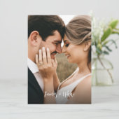 シンプルイニシャルスクリプトTerracotta写真結婚の 招待状 (スタンド正面)