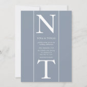 シンプルイニシャルダスティブルーモノグラム結婚 招待状 (正面)