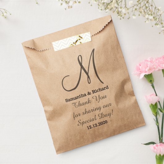 シンプルエレガントなウェディングありがとうモノグラムの フェイバーバッグ (封をした状態)