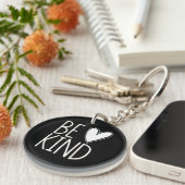シンプルエレガントクラシック白黒とBe Kind キーホルダー (正面右)