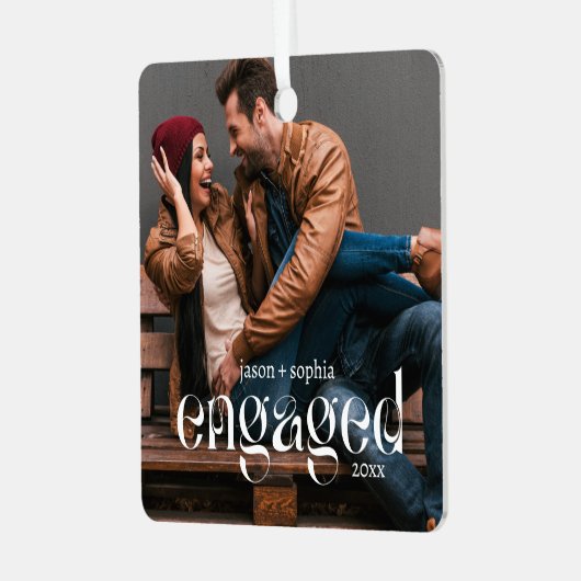 シンプルエレガントモダン編集可能カラー婚約した写真 メタルオーナメント (正面左)