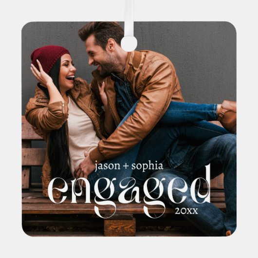 シンプルエレガントモダン編集可能カラー婚約した写真 メタルオーナメント (正面)