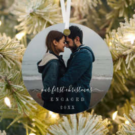 シンプルエレガント初めてのクリスマス婚約した メタルオーナメント