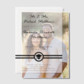 シンプルエレガント黒台卒業モダン ベラム紙招待状 (オフセット (カップル))