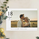 シンプルエレガントChic Photo Wedding Save the Date 招待状<br><div class="desc">このシンプル写真スタイリッシュ結婚式の日付フラットカードのテンプレートを保存する前にあなたの写真と一緒にあなたの名と日付を特徴とする。両側の文字はデフォルトでは黒だが、これを好みもしに変更できる。両側の背景を透明に設定し、紙の色を基調として使用する。編集ツールで基本色の1つを選択するか、リサーチで見つけた特定の色相を持つ色番号を入力するか、またはカラースペクトルツールを見て見て何かを選択することによっもして、片側または両側でこれを簡単に変更できる。文字の色を変更するだけでなく、フォントまたは文字のサイズを変更することもできます。直感的な編集ツールとデザインツール、写真お気に入りのとインスピレーションを使用して、この単純にシックな写真の結婚式を作成する日付カードをユニークな保存！</div>