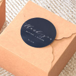 シンプルエレガントNavy結婚 Thank You's Navy ラウンドシール<br><div class="desc">シンプルのご紹介エレガントありがとう結婚ごクラシックざいます！このステッカーは単なる製品ではなく、永遠の感謝の表れだ。洗練されたシックとクラシックの要素の絶妙なブレンドは、視覚的な魅力を高めるだけでなく、あなたの結婚式の引き出物に個人的なtouchを与える。だから、あなたの結婚封筒を封印するか、私たちの結婚式の引き出物を飾るシンプルあなたのエレガントのラウンド結婚ステッカーにクラシック感謝する。お客様与えは、エレガンスを体現し、感謝の気持ちを包み込むトークンを提供する。スタイル、恵み、永遠の愛を具現化する方法で「ありがとう」を伝えなさい。</div>