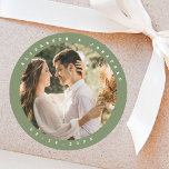 シンプルエレガントSage Green Greeneryの結婚写真 ラウンドシール<br><div class="desc">シンプルエレガントSage Green Greeneryの写真結婚のクラシックラウンドシール</div>