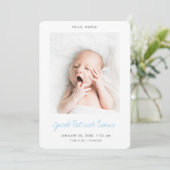 シンプルカスタムモダン誕生ベビーブルースクリプトボーイ 案内状 (スタンド正面)