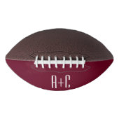 シンプルカップルイニシャル|ホワイト&バーガンディ アメリカンフットボール (正面)