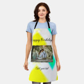 シンプルカラフルミニマルハッピーバースデーの追加 エプロン (着用した状態)