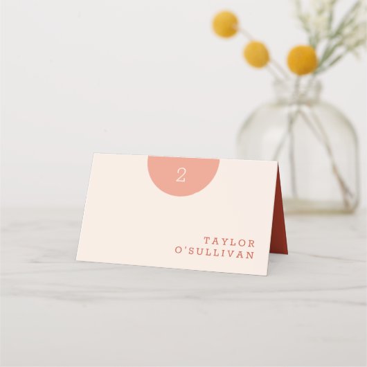 シンプルクラシックなクリームオレンジとレッド結婚ズ プレイスカード (正面)