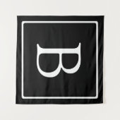 シンプルクラシックモノグラム |白い文字 タペストリー (正面(横))