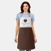 シンプルクリーンベーカリーブラウン&ピンク エプロン (着用した状態)