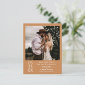 シンプルゴールデンタンウェディング日付写真を保存 ポストカード (スタンド正面)