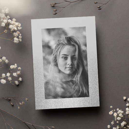 シンプルシックなシルバーグリッターグラデーションフォトSweet 16 招待状