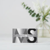 シンプルシルバーオンシルバーモノグラムとネームプレート 名刺 (スタンド正面)