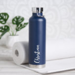 シンプルスクリプト ウォーターボトル<br><div class="desc">シンプル台本ウォーターボトル最もホットなアクセサリーが欲しいのまわりにが、まだギフトの為に作クールるか？その後、Thor銅真空絶縁ボトルは正確にあなたが必要なもの！耐久性の高い二重壁の絶縁は、それが長持ちするように設計されていることを意味し、簡単輸送のためのハンドループも取り付けられている。12保時間熱い飲み物や48時間の冷たい飲み物、そして最後に日のための耐縮合性外観に驚嘆！そしてもし、まだアイディアに暖まっていない、あなたは私たちのデザインツールでカスタムボトルを氷することができる！</div>