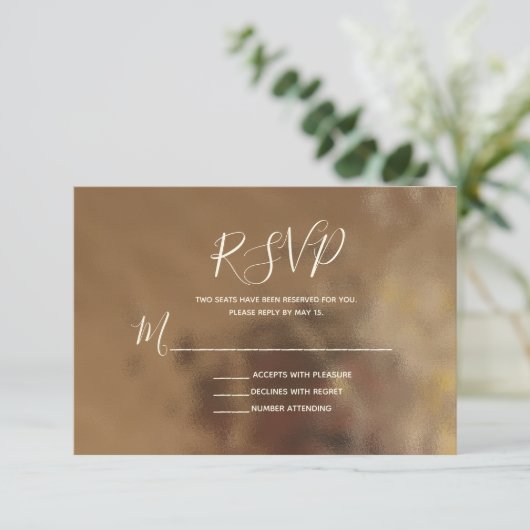 シンプルタイポグラフィがCreamyフェイクの金ゴールド。返事 出欠カード (スタンド正面)